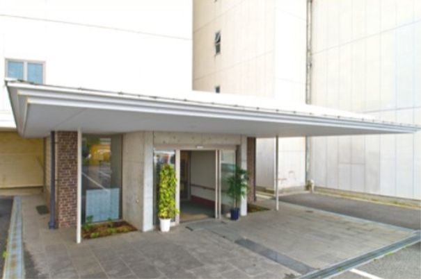 清潔感のあるエントランス外観