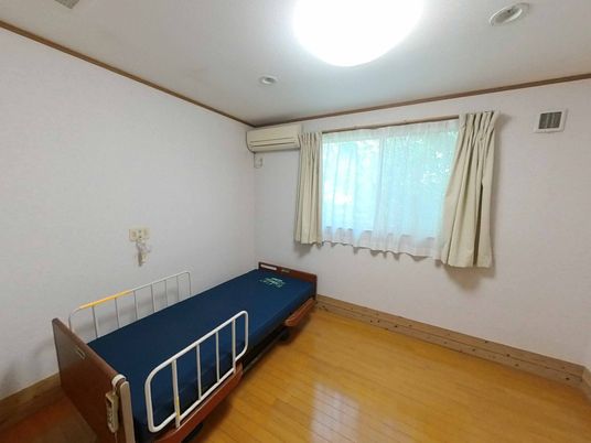 窓付きの居室