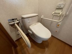 安全な設備のトイレ
