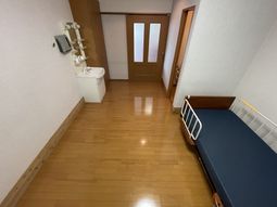 ベッドが備えられた居室