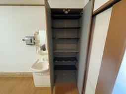 クローゼットと洗面台