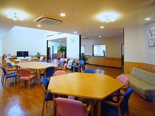 明るい食堂の共有空間  