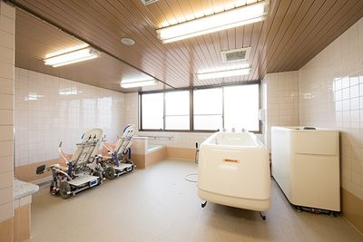 明るい浴室の様子