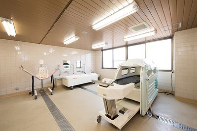 広々とした浴室
