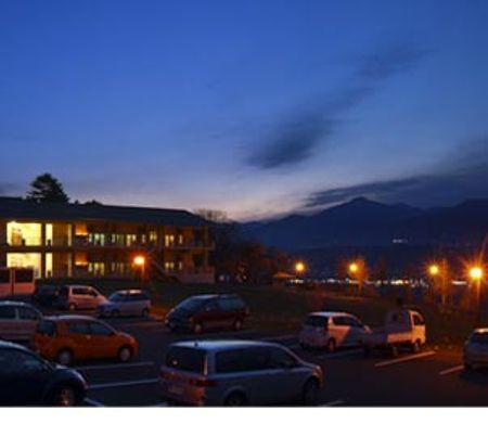 夜の建物外観