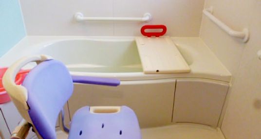 安全設備の整った浴室