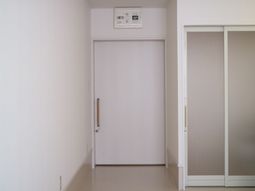 すっきりとした廊下の一角