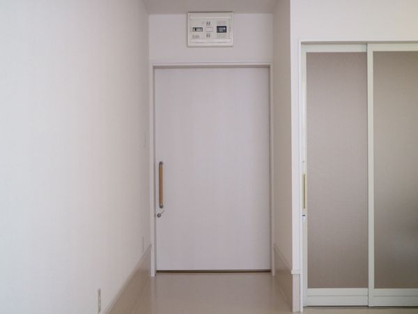 すっきりとした廊下の一角