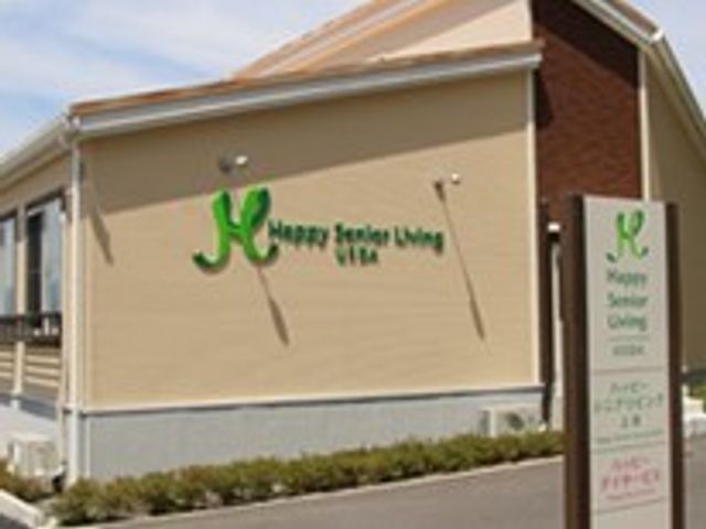快適な外観の施設 外観 日差しが降り注ぐ清潔感のある外観を備えた施設です。働く環境として明るく、心地よい第一印象を与えます。
