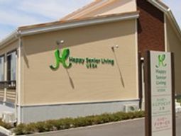 明るい外観のエントランス