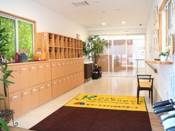 明るいエントランス風景