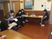 打ち合わせ中の会議室  