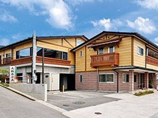 木目調の建物外観  