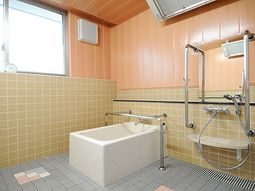 手すり付き浴室