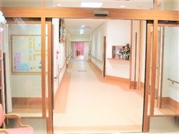 明るい廊下の風景