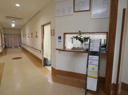 清潔な施設の廊下