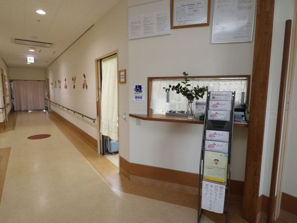 清潔な施設の廊下