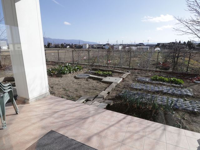 広々とした明るいテラス