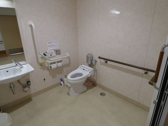 バリアフリー設計の洗面所