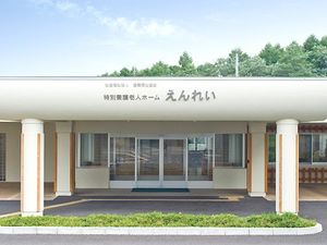 施設の正面外観  