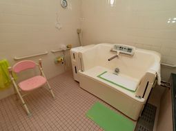 安全な浴室の様子