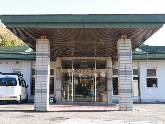 建物正面の出入口  
