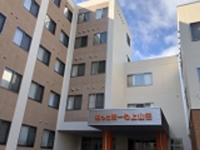建物外観 外観 日当たりの良い外装が特徴の建物です。温かみのある外観で、訪れる人々を迎え入れます。
