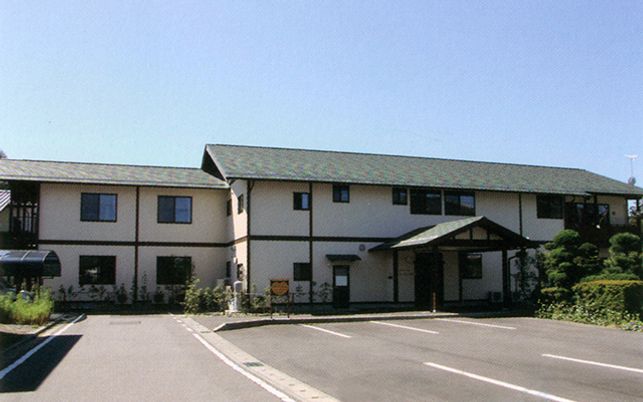 駐車場の広い外観