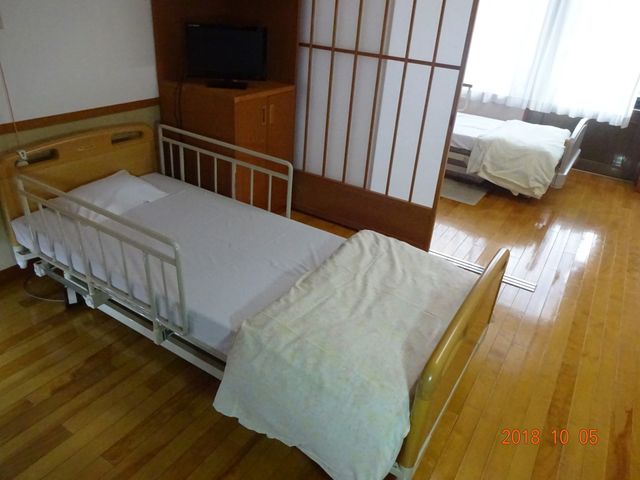 シンプルな居室 居室 窓からの自然光が心地よく入る居室です。シンプルで機能的な空間が整っています。