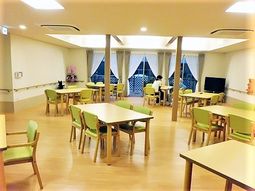 明るい食堂の空間