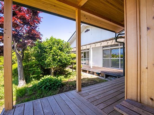 緑が映える中庭