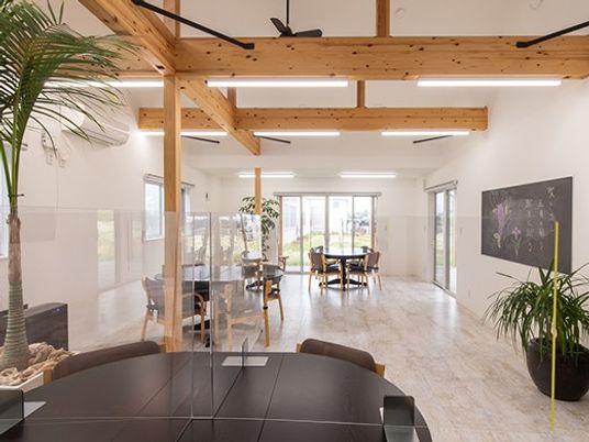 自然光が広がるリビング