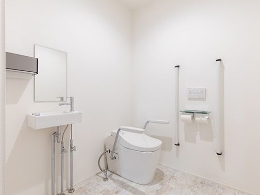 白と明るいトイレ