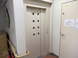 安全な移動のエレベーター