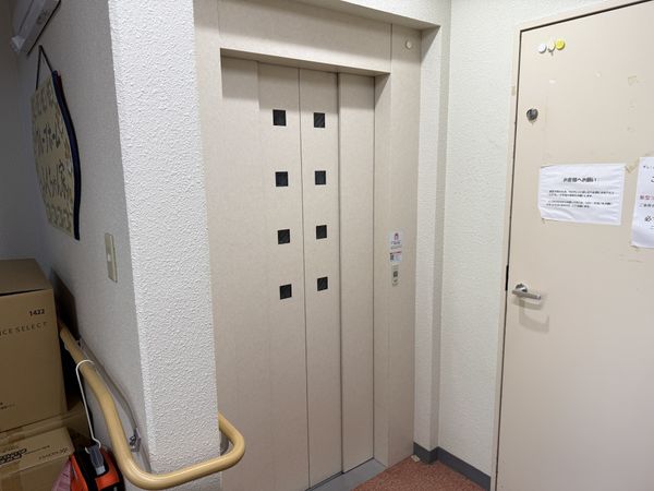 安全な移動のエレベーター