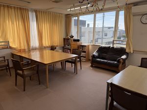 明るい日差しの室内
