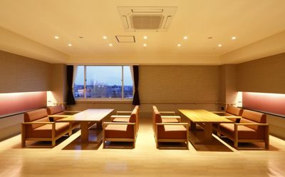 光あふれるラウンジ