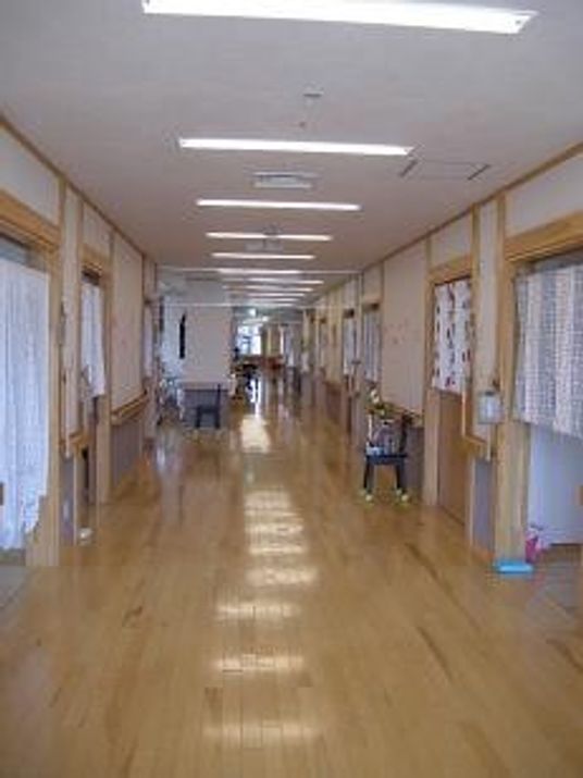 温かみある廊下