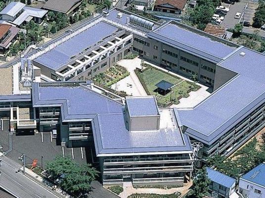 中庭のある建物外観  