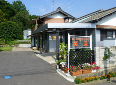 色花壇と外観