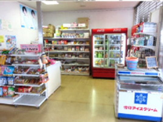 多目的室内の売店