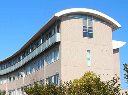 曲線が美しい建物の外観