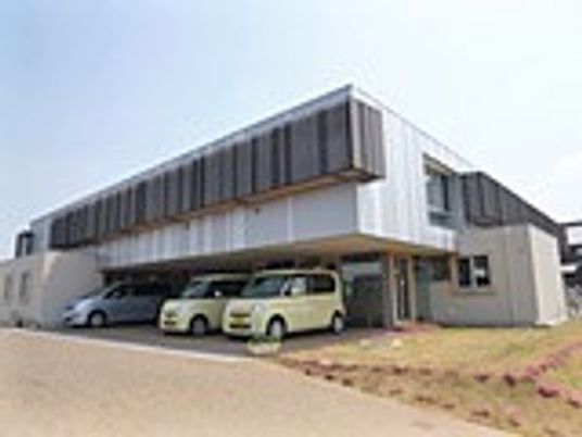 現代的な建物の外観