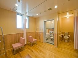 温かみのある浴室空間