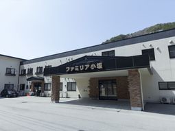 入り口の見える建物外観