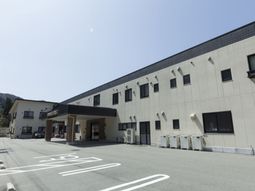 広々した駐車場付き建物