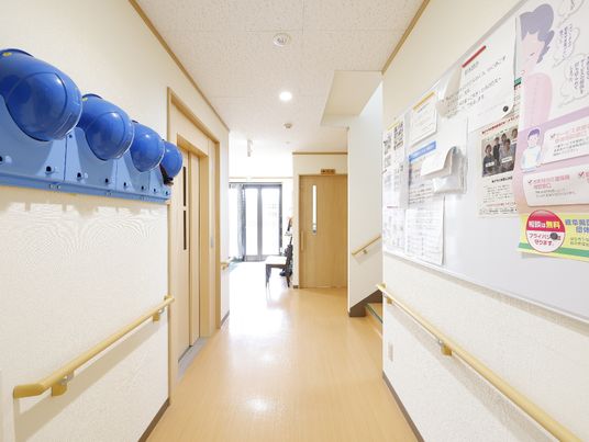 廊下と掲示板