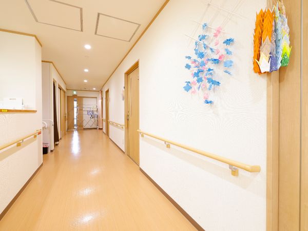 清潔な廊下の壁飾