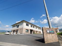 広々とした施設外観