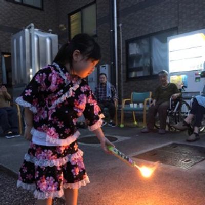 お祭りを支援するスタッフ
